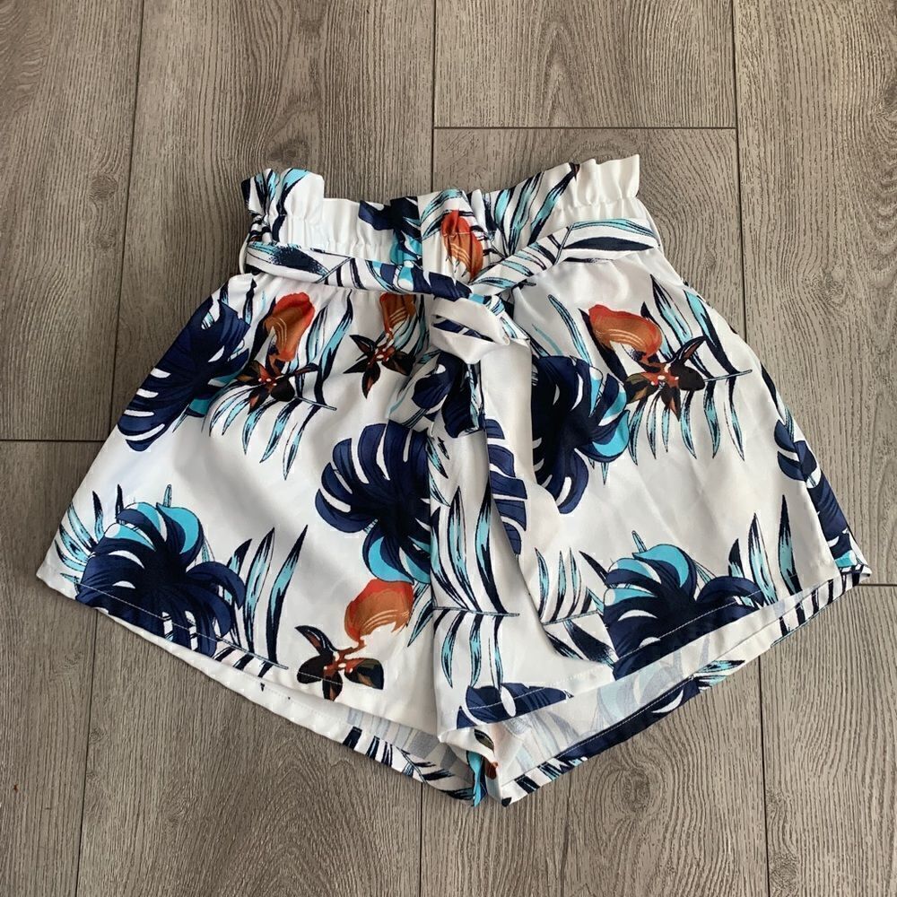 Shein woman’s used shorts in good condition great to use at the beach